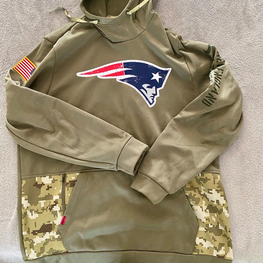 Patriots Salute to Service hooded sweatshirt